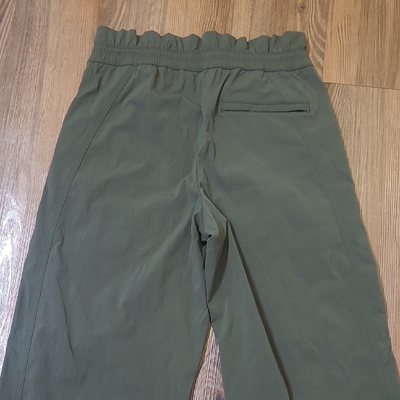 Athleta Forest Green Relaxed Pants used good conditionzise 4. - Picture 12 of 13